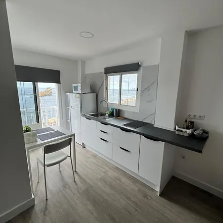 Junto Al Mar El Galeon *